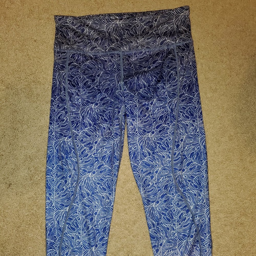 DONATING SOON - Vineyard Vines Performance Crop